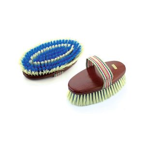 Bruscone con setole sintetiche e dorso in vernice.